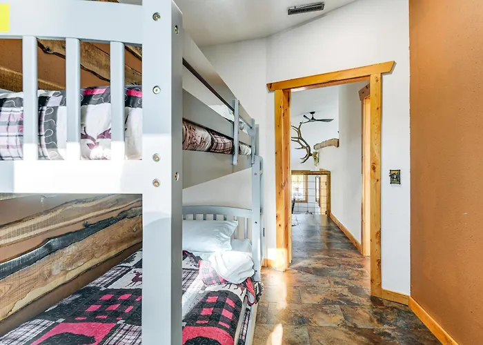 5 Mi To Lake: Secluded Retreat W/ Sauna! Holiday home