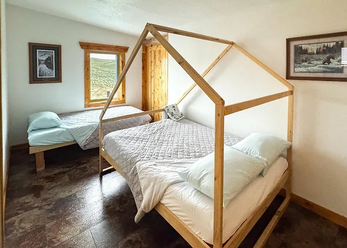5 Mi To Lake: Secluded Retreat W/ Sauna! Pinedale